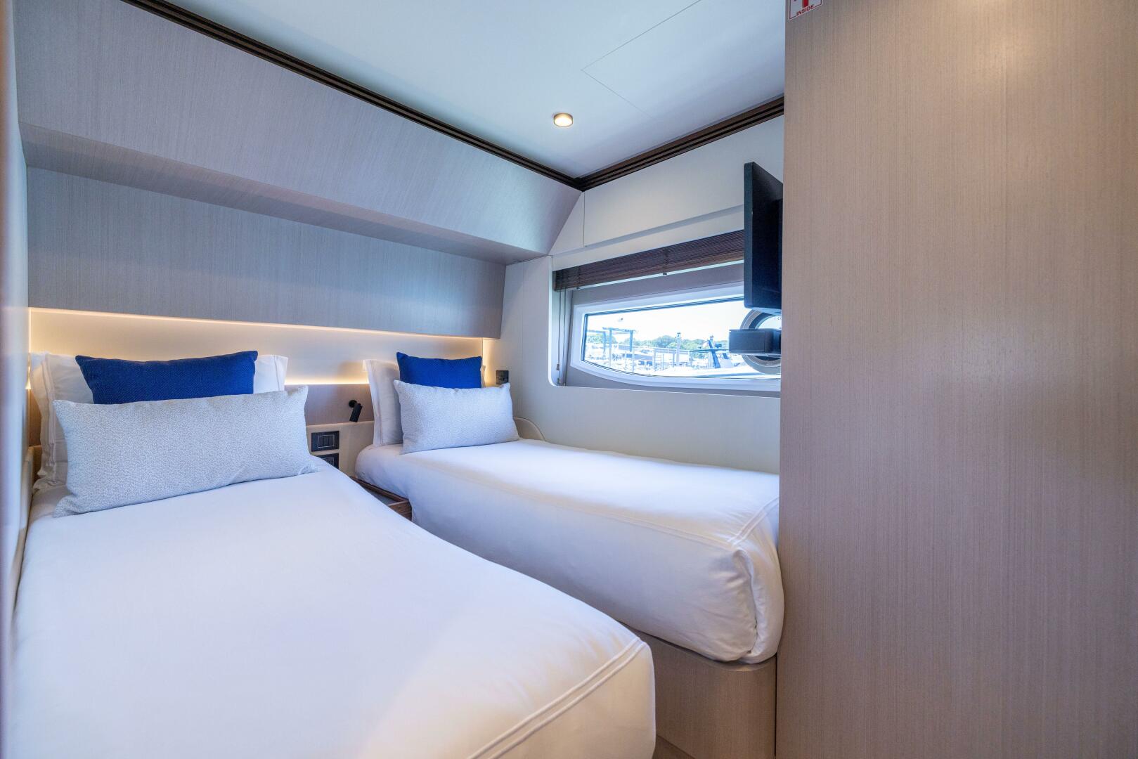 Slide: The Image of Azimut S7 For Sale - SECOND CHANCE - 5416603