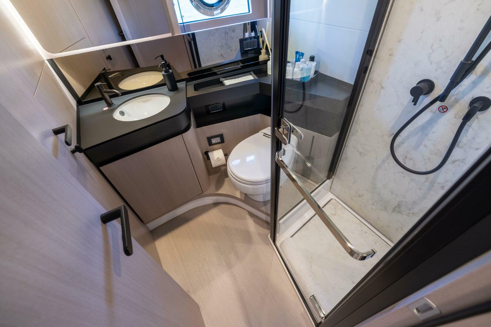Slide: The Image of Azimut S7 For Sale - SECOND CHANCE - 5416623