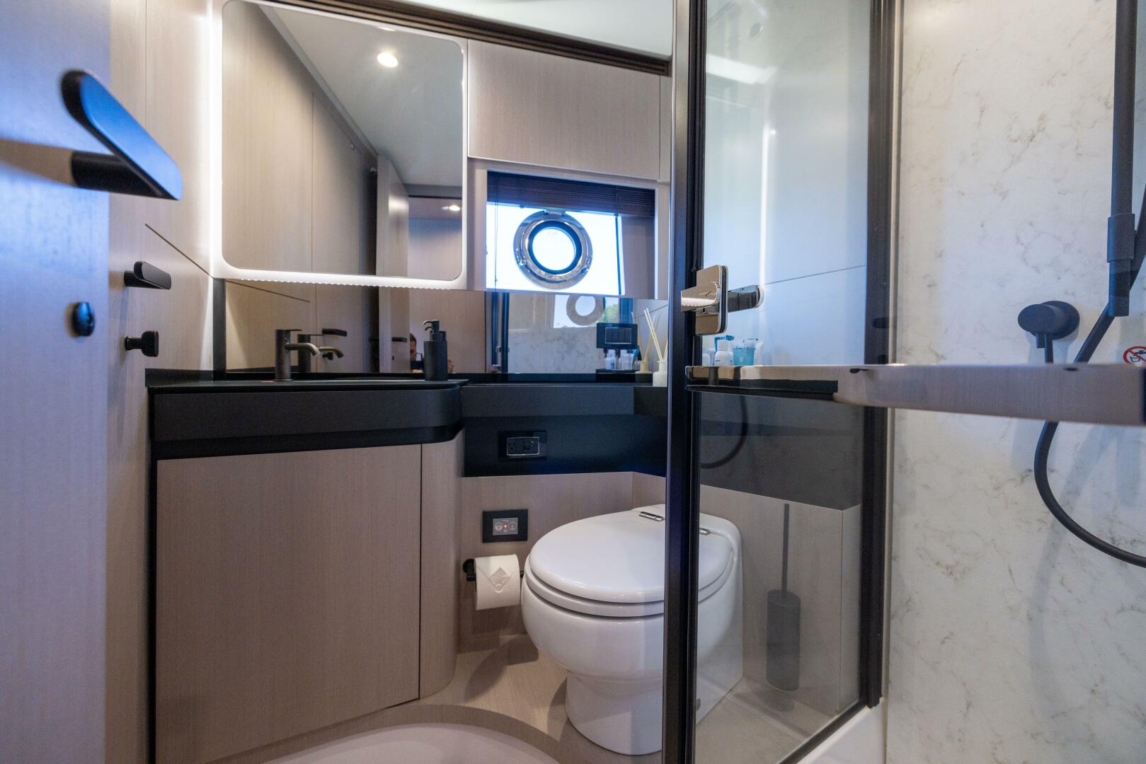 Slide: The Image of Azimut S7 For Sale - SECOND CHANCE - 5416638