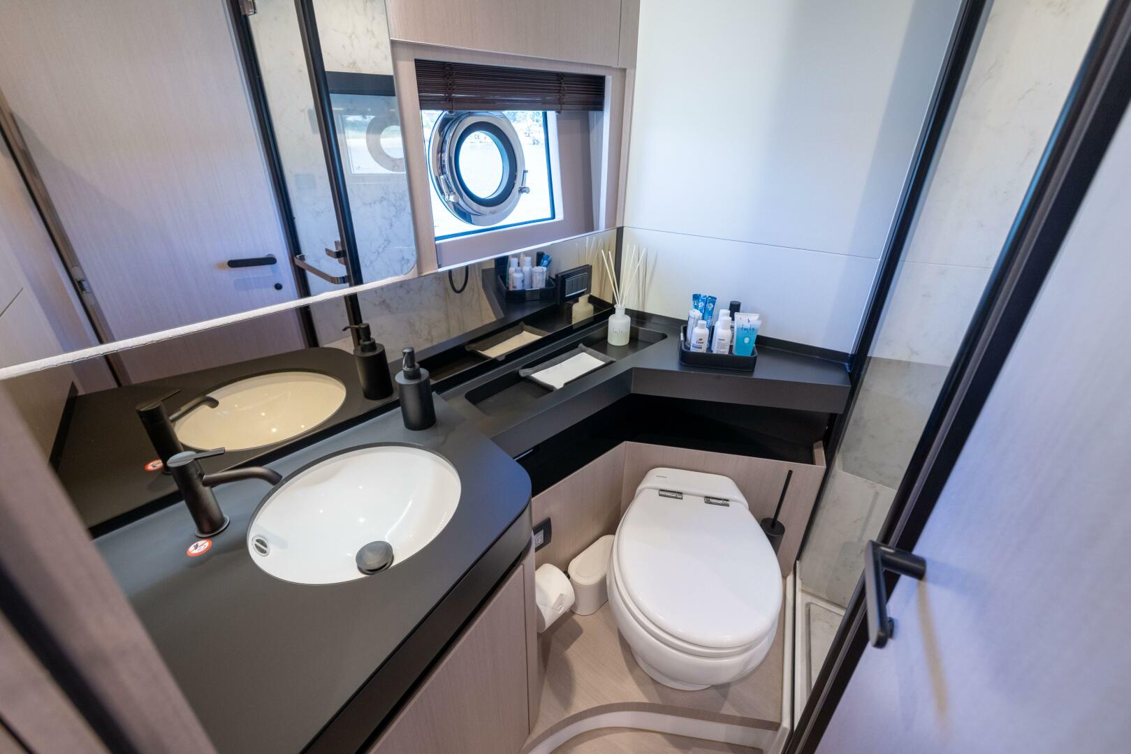 Slide: The Image of Azimut S7 For Sale - SECOND CHANCE - 5416649
