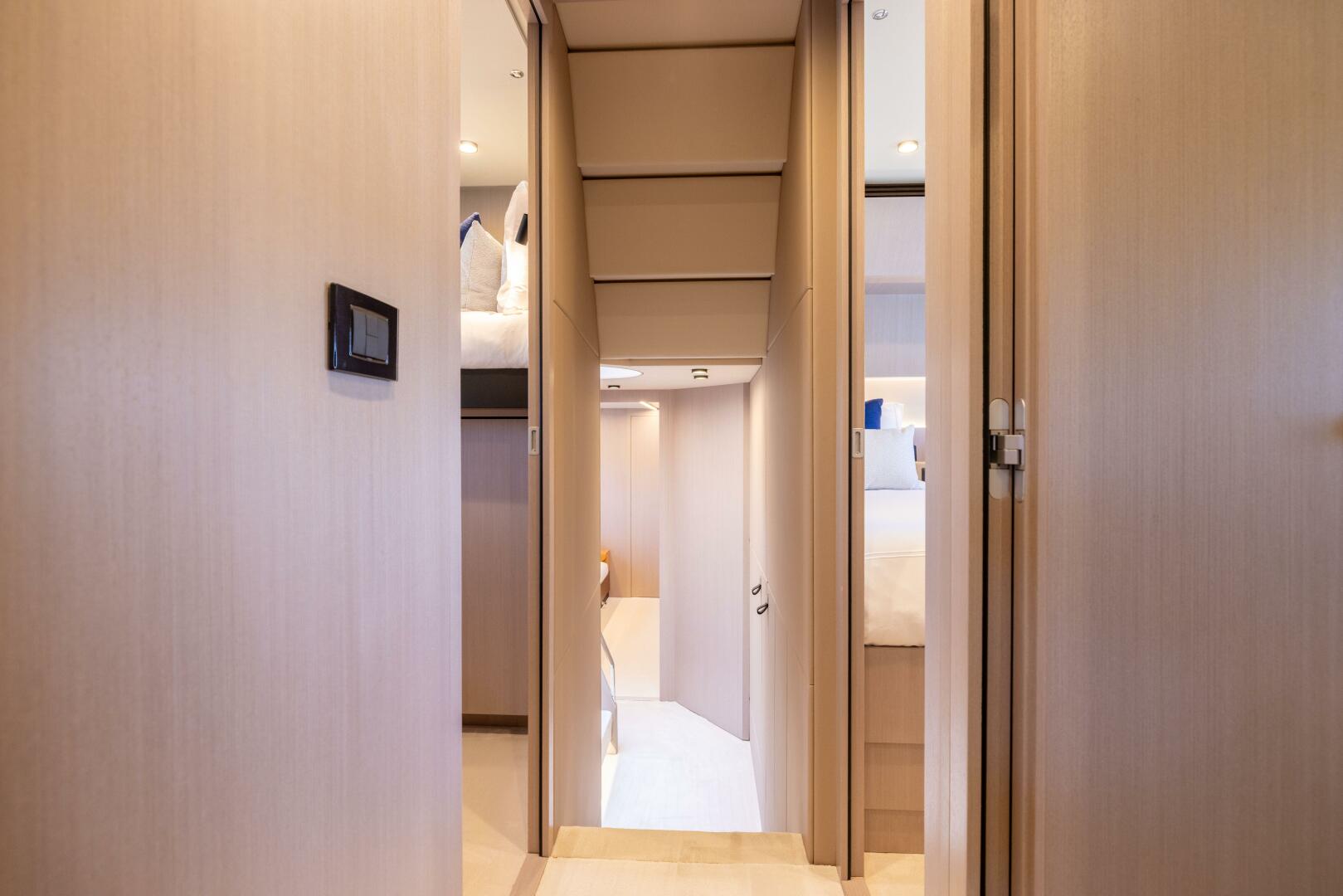 Slide: The Image of Azimut S7 For Sale - SECOND CHANCE - 5416653
