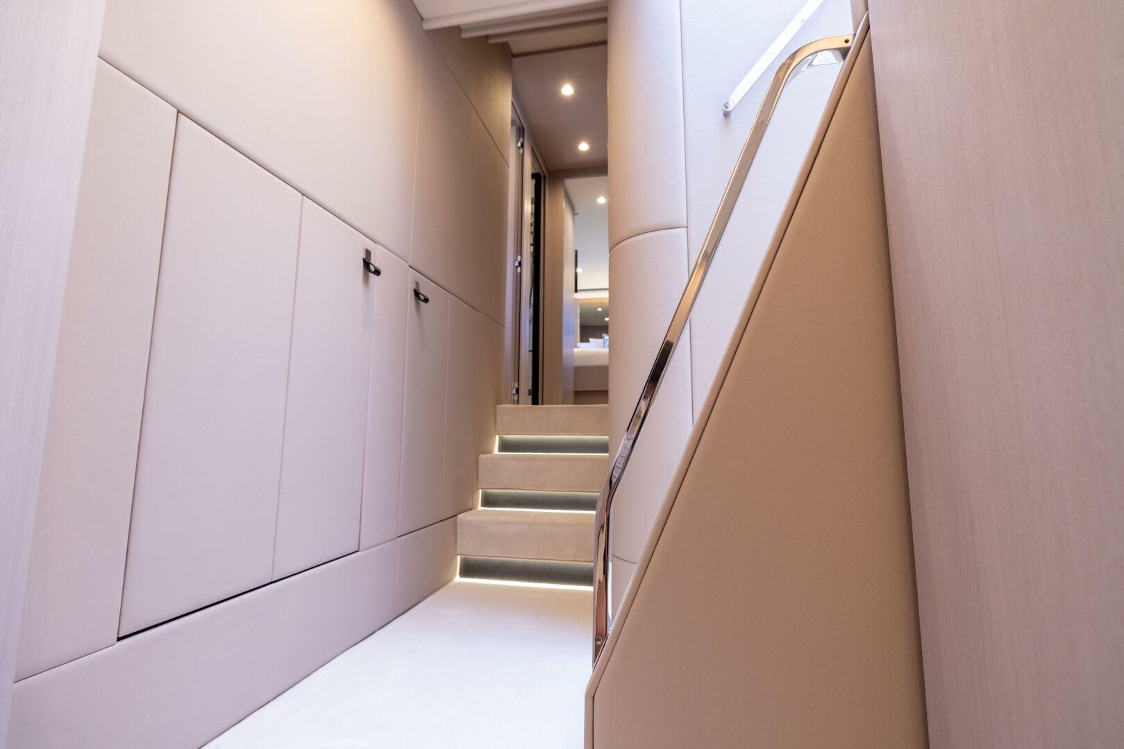 Slide: The Image of Azimut S7 For Sale - SECOND CHANCE - 5416654