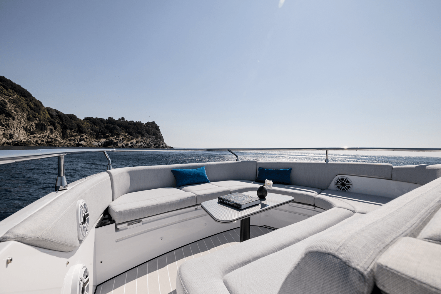 Slide: The Image of Azimut Verve 42 2024 - 18
