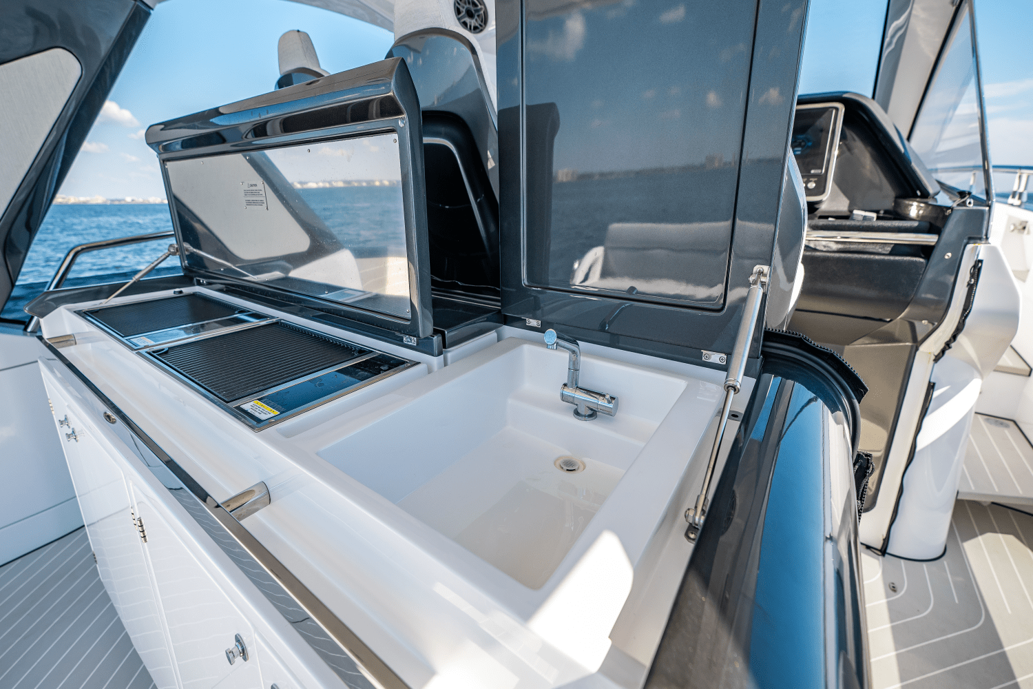 Slide: The Image of Azimut Verve 48 2024 - 40