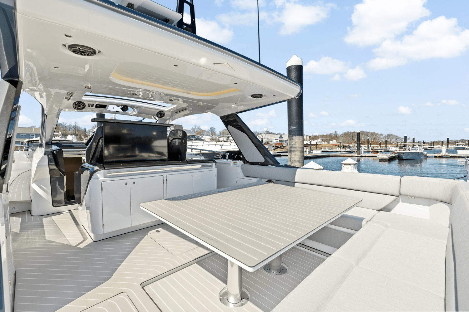 Slide: The Image of Azimut Verve 48 2025 - 13