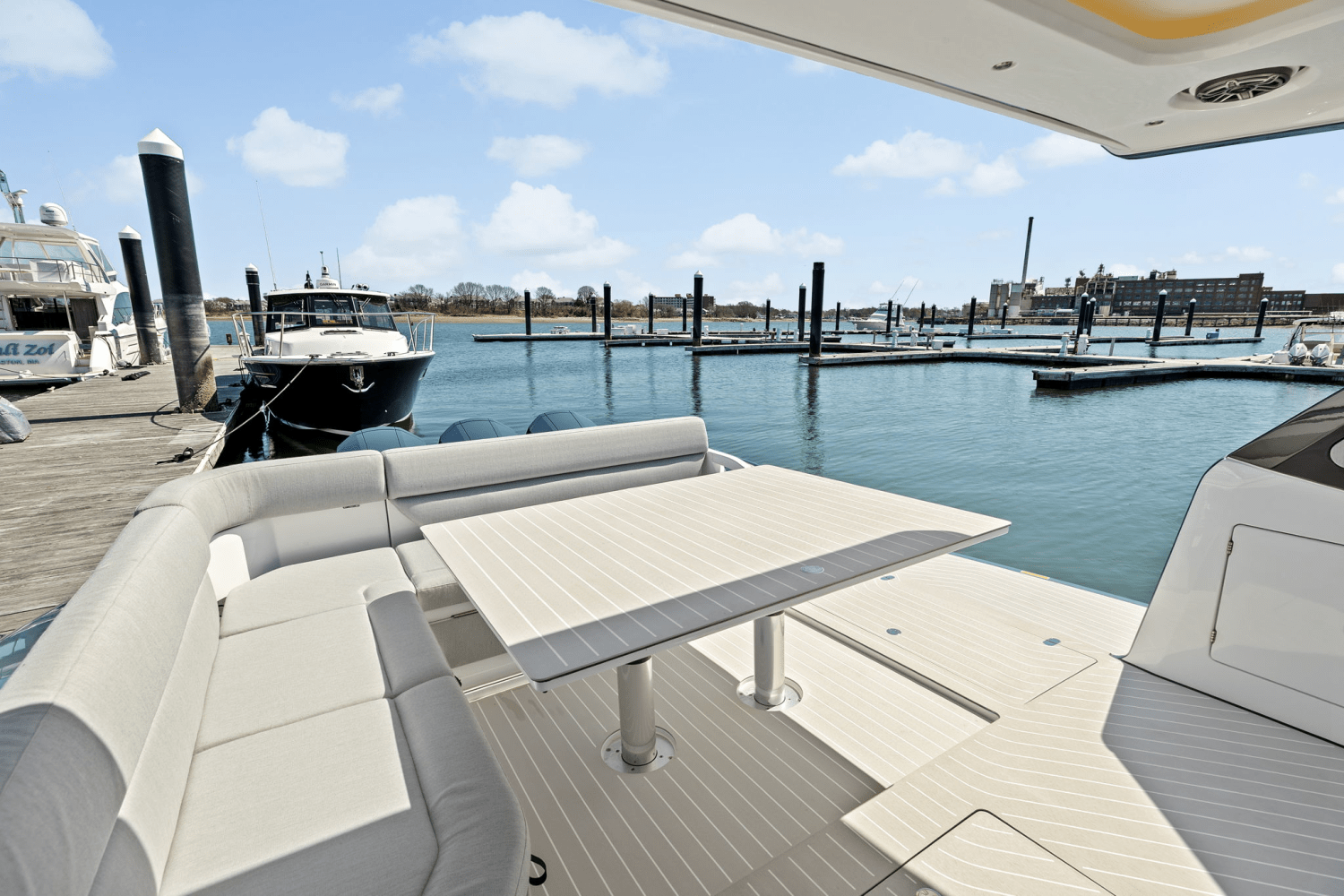Slide: The Image of Azimut Verve 48 2025 - 14