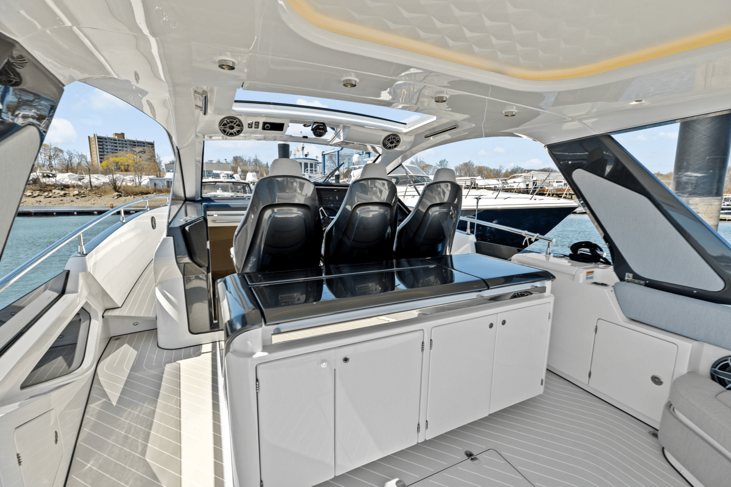 Slide: The Image of Azimut Verve 48 2025 - 16