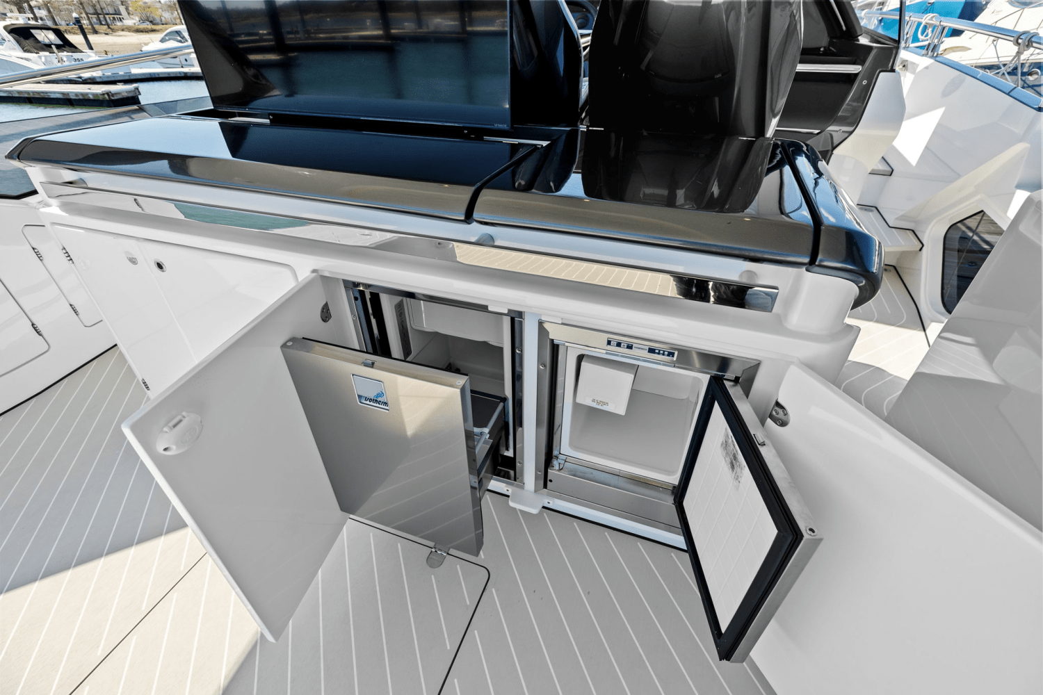 Slide: The Image of Azimut Verve 48 2025 - 20