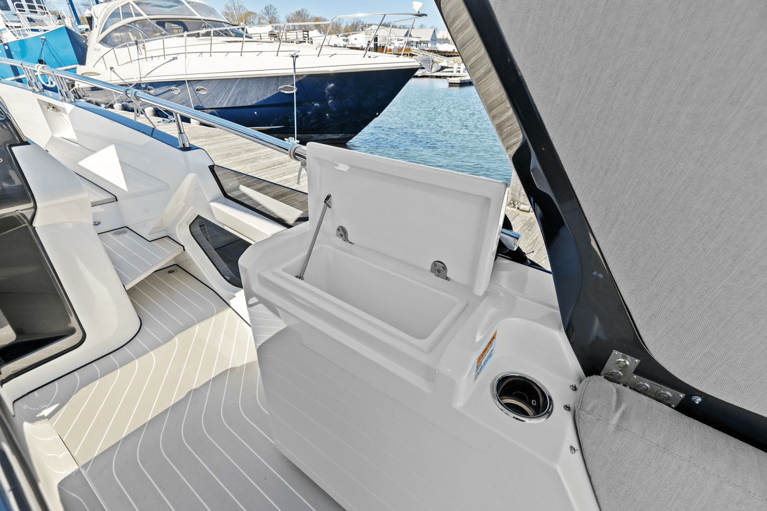 Slide: The Image of Azimut Verve 48 2025 - 21