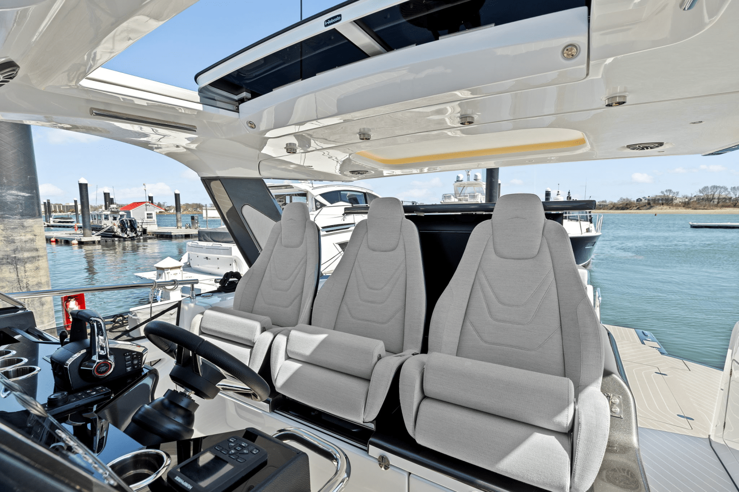 Slide: The Image of Azimut Verve 48 2025 - 22