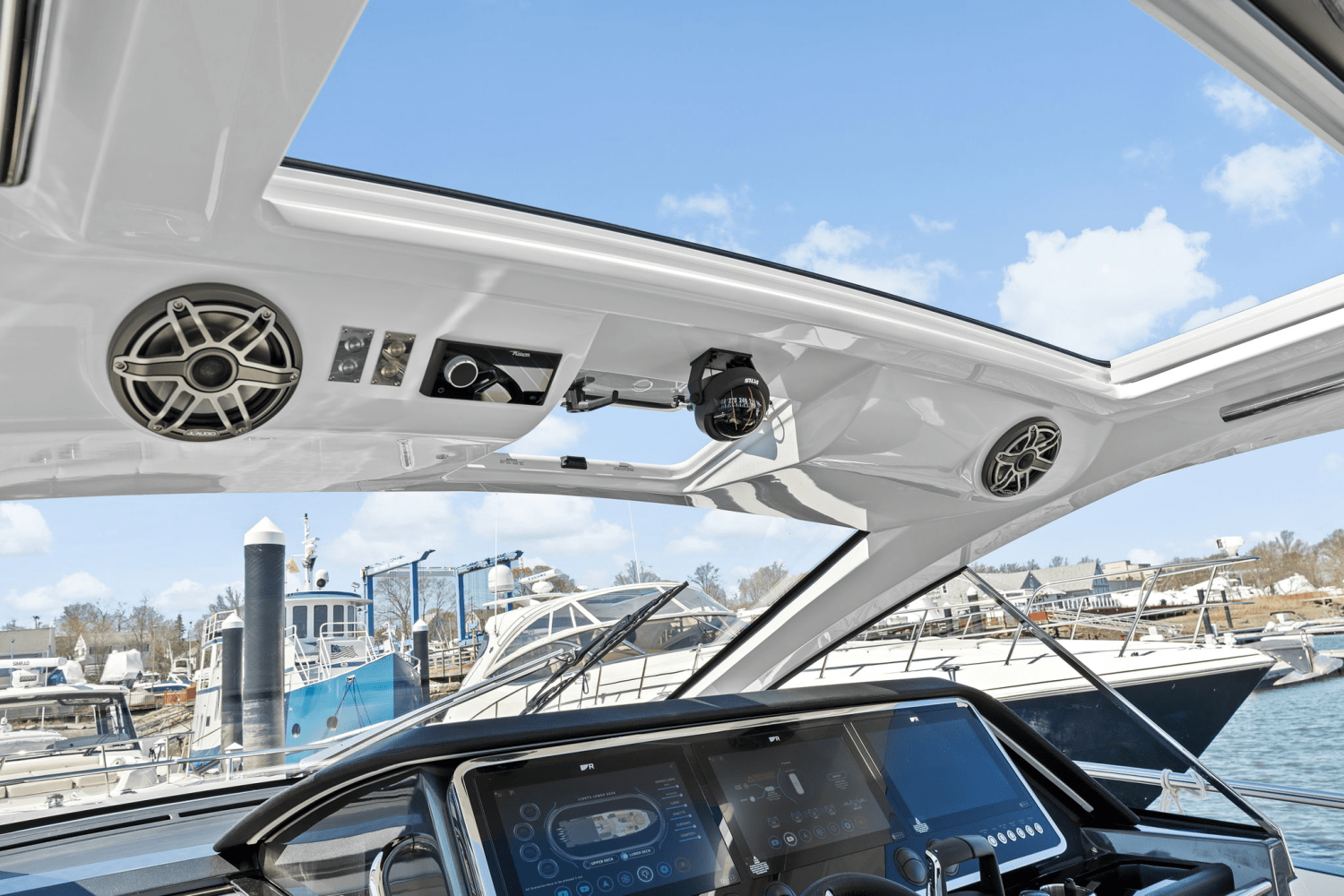 Slide: The Image of Azimut Verve 48 2025 - 28