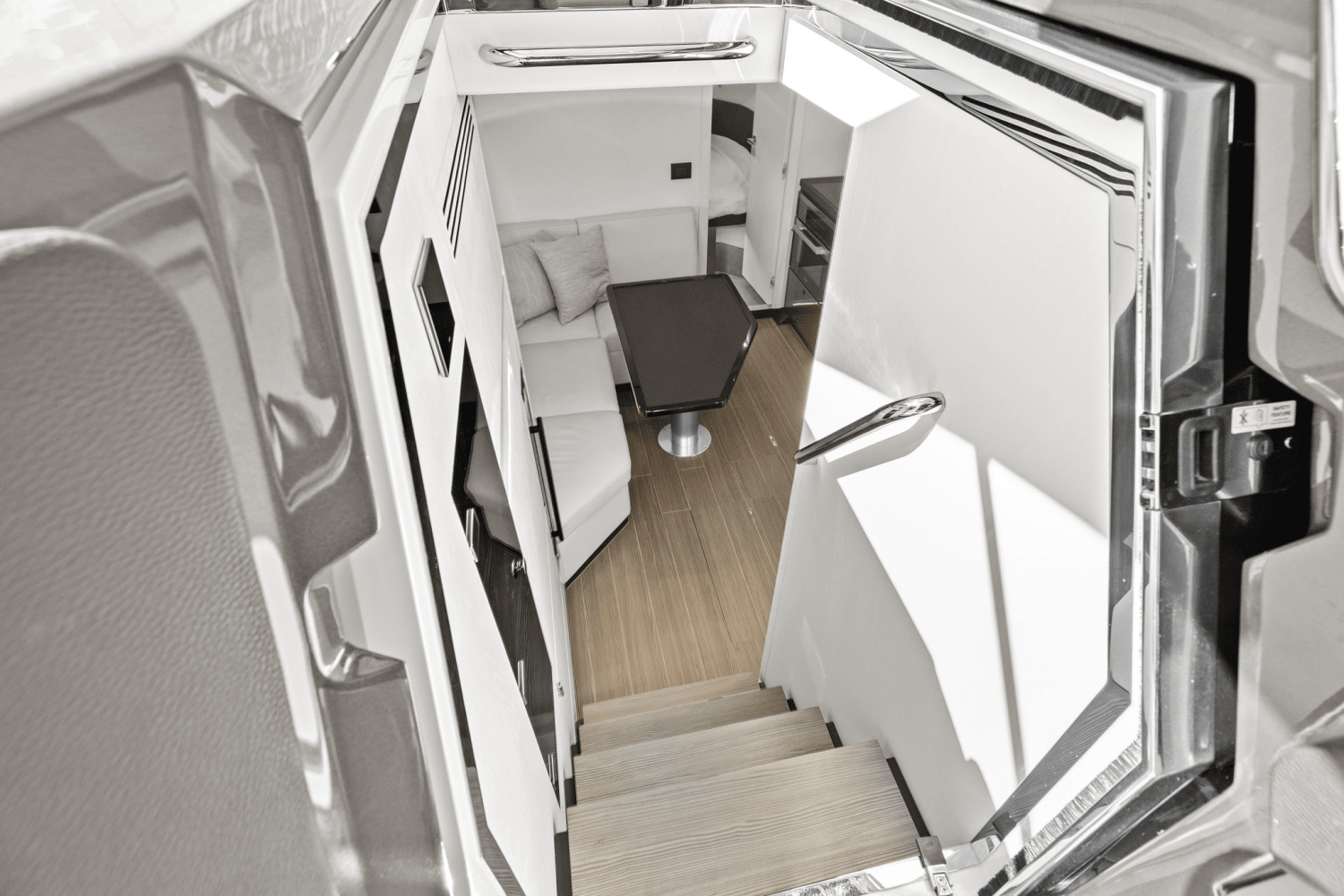 Slide: The Image of Azimut Verve 48 2025 - 30