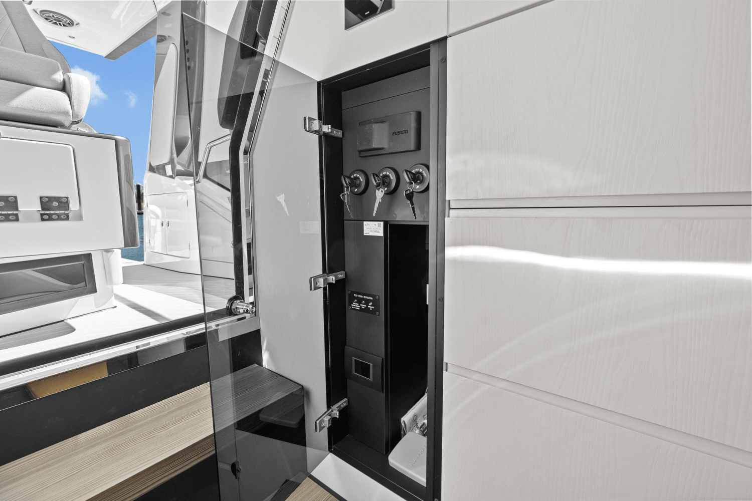 Slide: The Image of Azimut Verve 48 2025 - 32