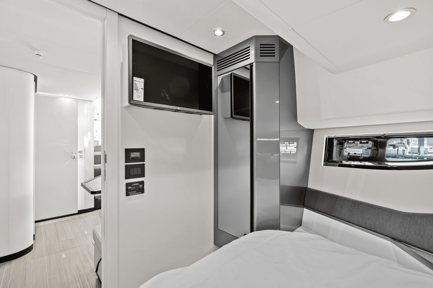 Slide: The Image of Azimut Verve 48 2025 - 41