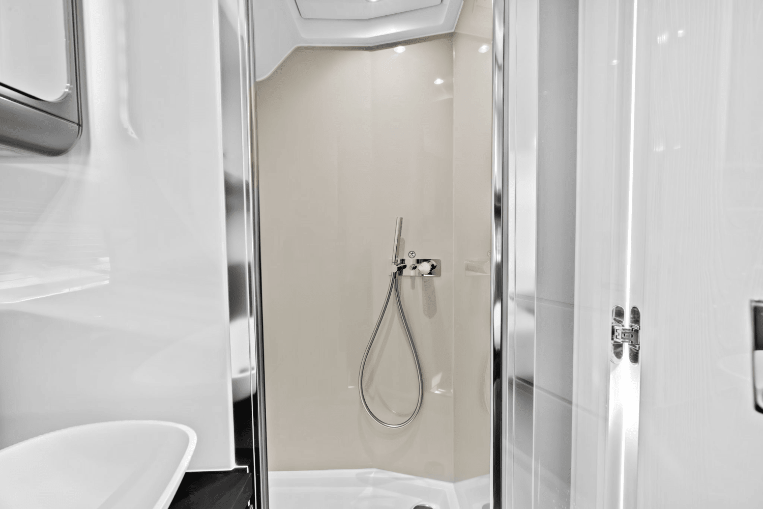 Slide: The Image of Azimut Verve 48 2025 - 46