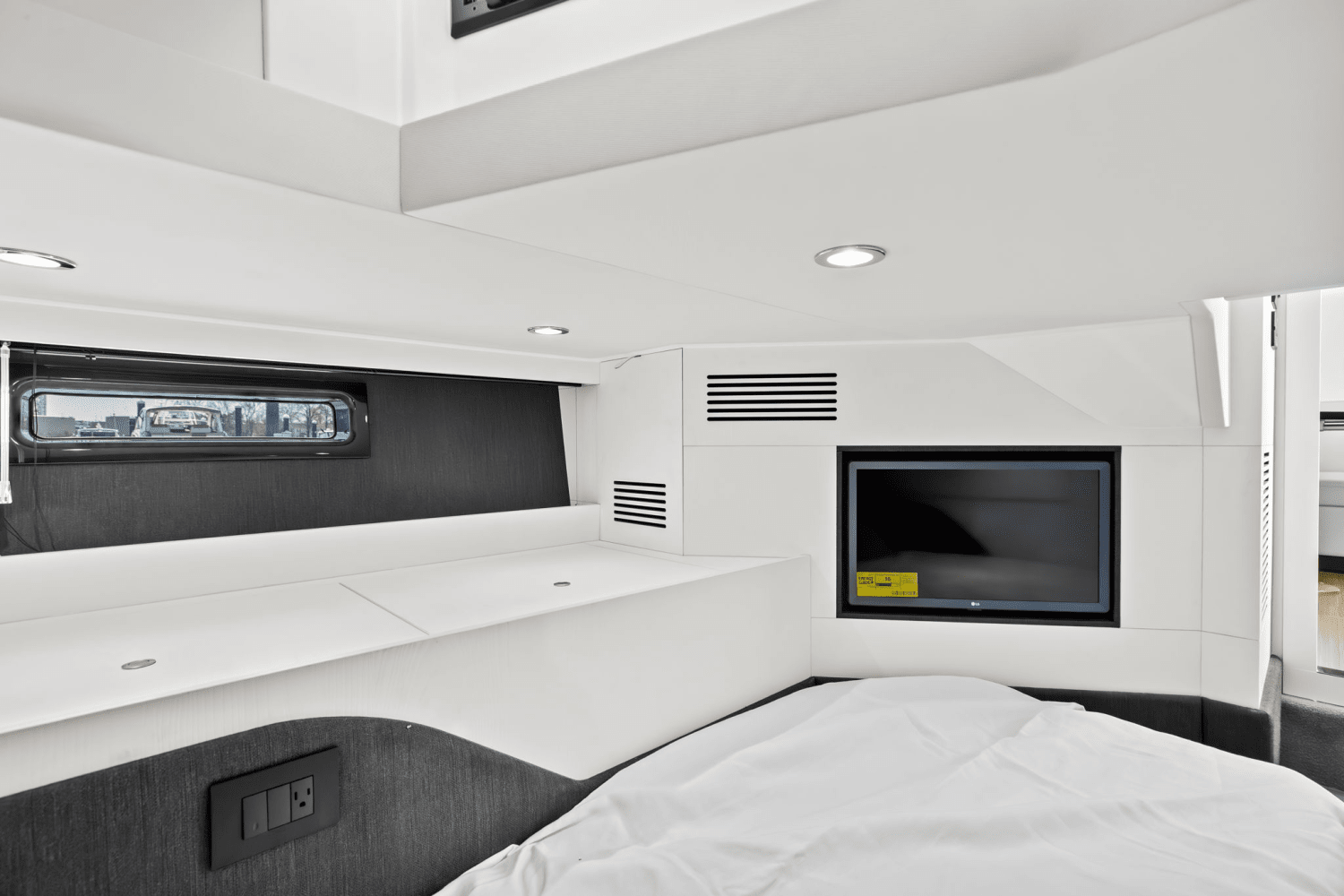 Slide: The Image of Azimut Verve 48 2025 - 50