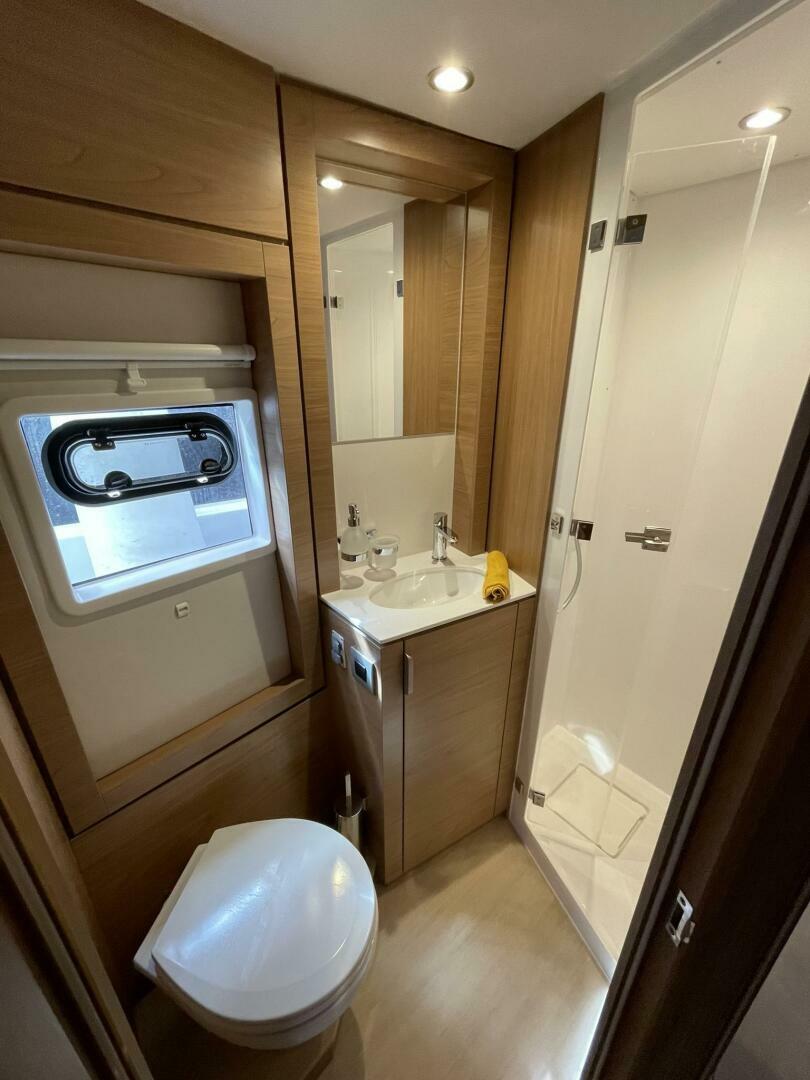 Slide: The Image of Bali 4.4 Guest Cabin Head & Shower - 5238987