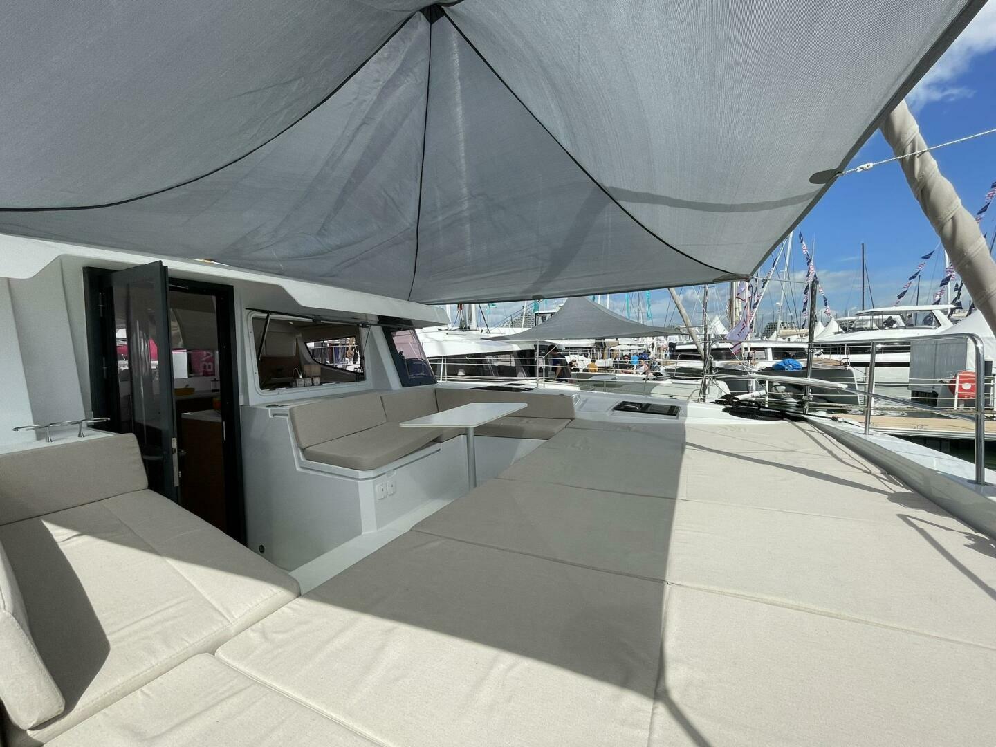 Slide: The Image of Bali 4.4 Solid Foredeck Lounge 2 - 5239017