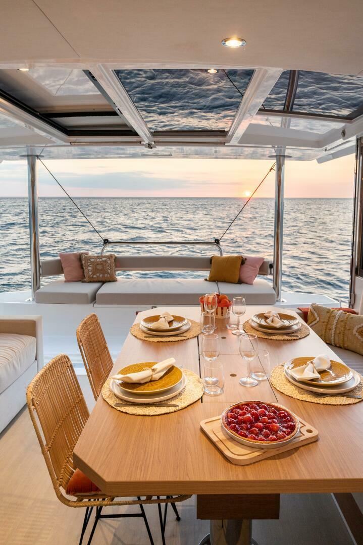 Slide: The Image of Bali 4.4 Dining Table - 5238979
