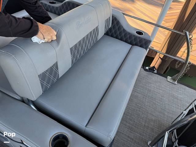 Slide: The Image of Huge Sundeck Feature Sit Fore Or Aft - 15272585