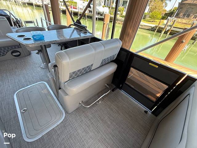 Slide: The Image of Great Non Skid Floor Throughout. - 15272600