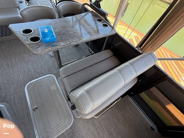 Slide: The Image of Luxurious Seating Throughout. - 15272609