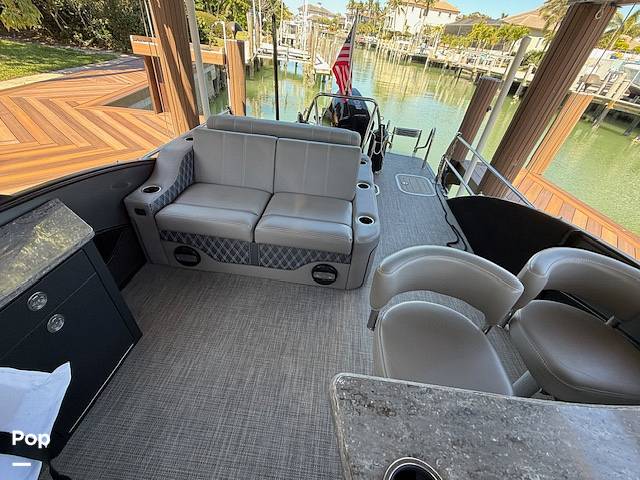 Slide: The Image of Luxurious Seating Throughout. - 15272575