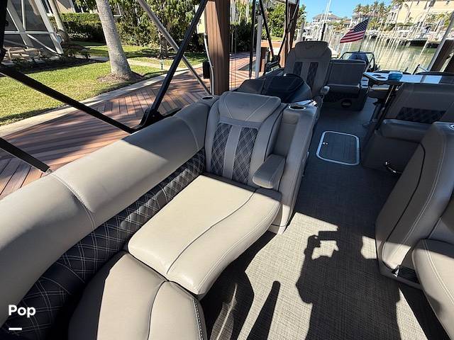 Slide: The Image of Luxurious Seating Throughout. - 15272595