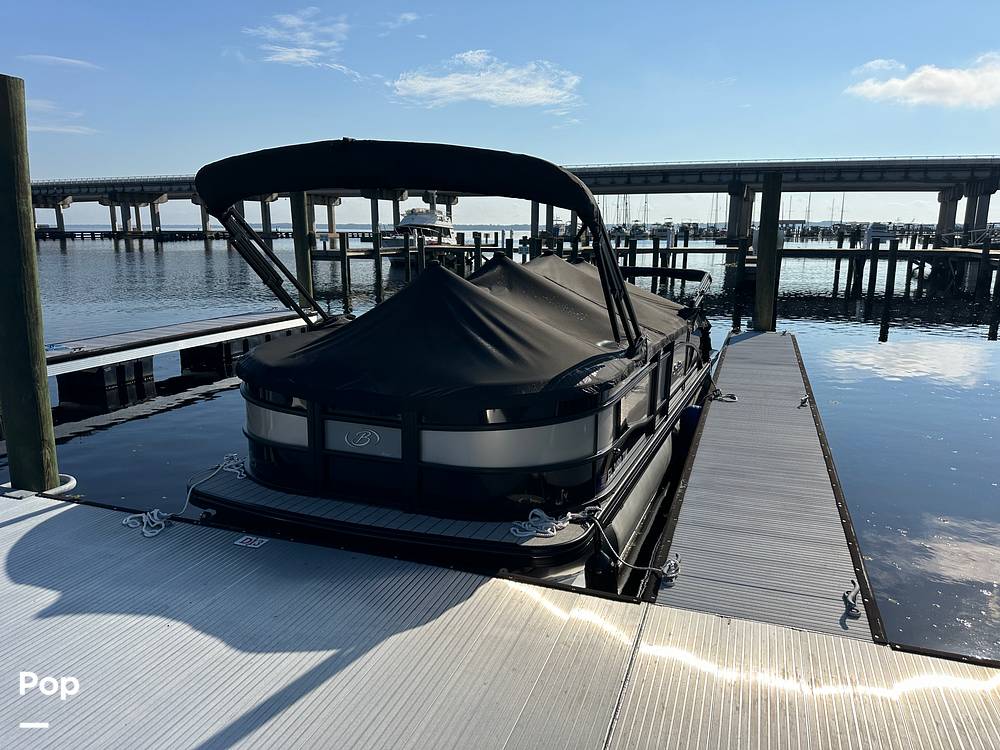 Slide: The Image of 2023 Barletta Lusso L23U - 14726102