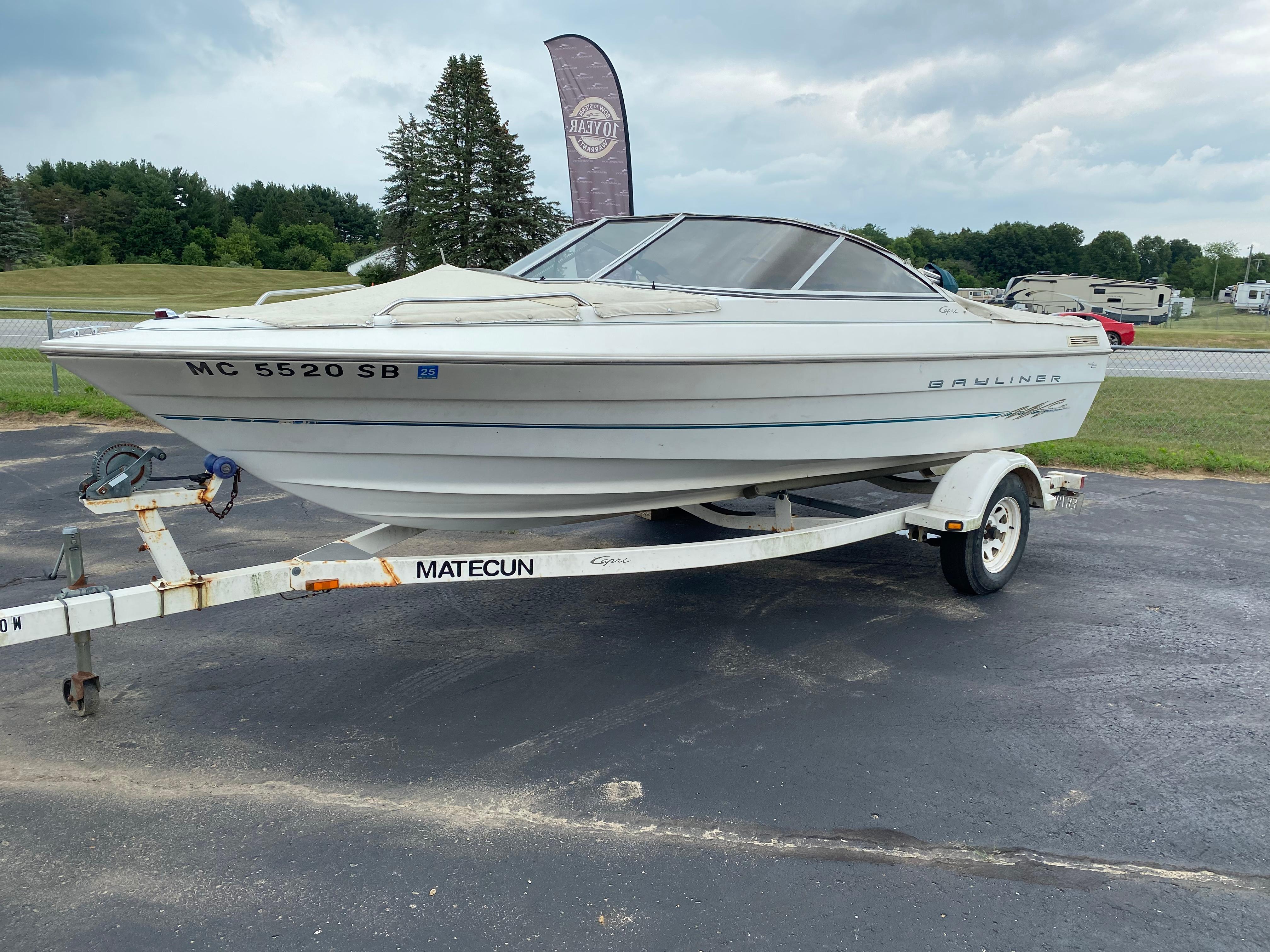 Slide: The Image of Bayliner 1950 Classic Open Bow 2000 - 8