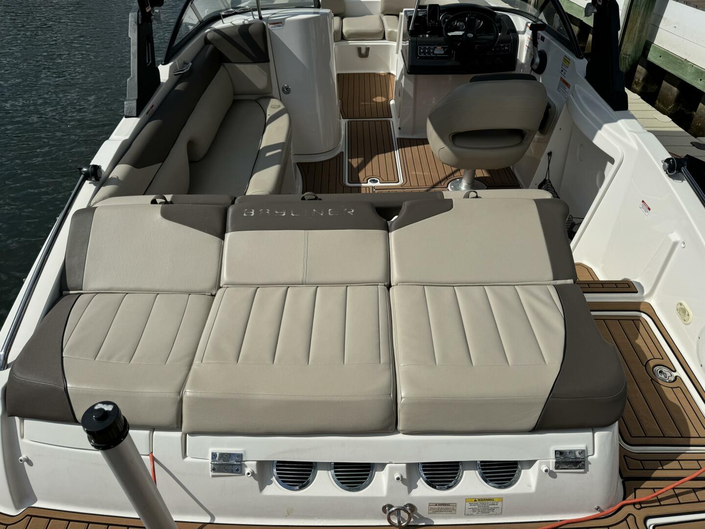 Slide: The Image of Bayliner 215 Deck Boat 2017 - 4725346