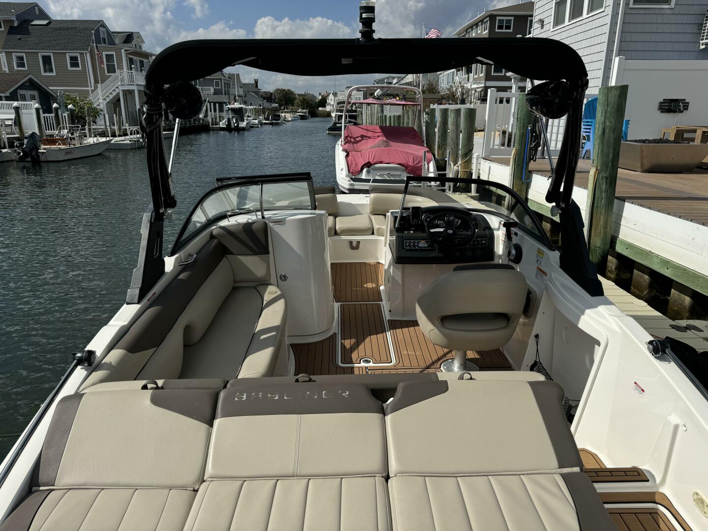 Slide: The Image of Bayliner 215 Deck Boat 2017 - 4725347
