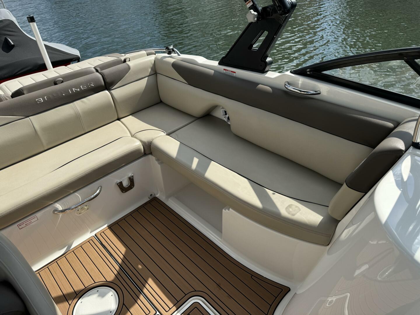 Slide: The Image of Bayliner 215 Deck Boat 2017 - 4725344