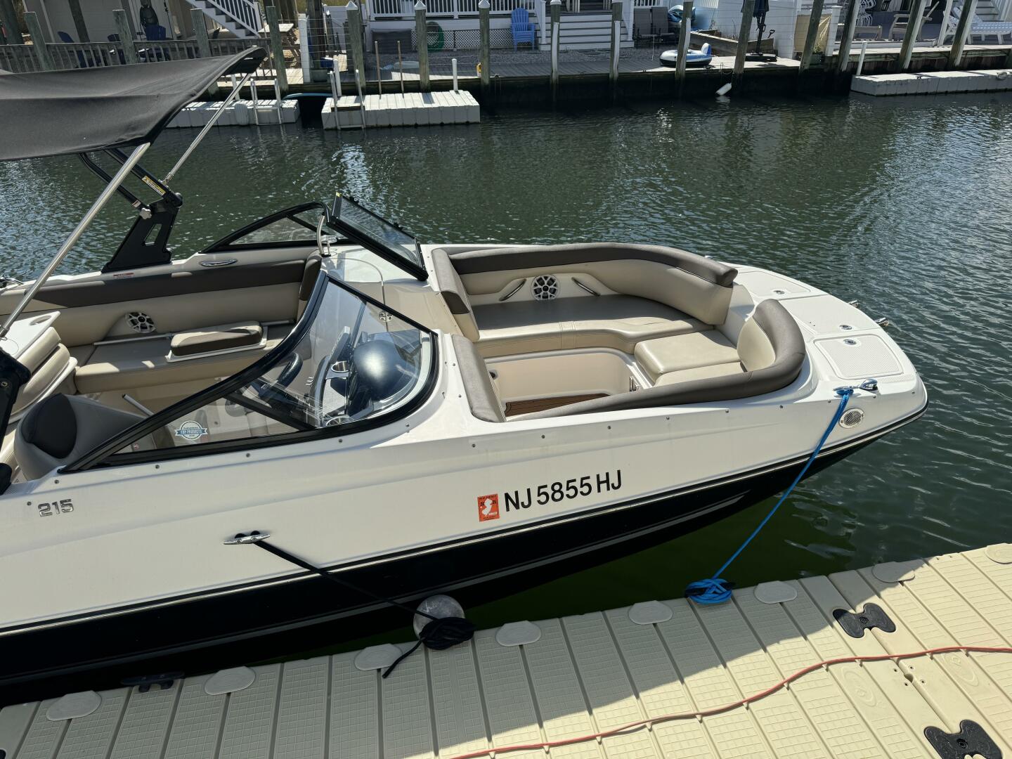 Slide: The Image of Bayliner 215 Deck Boat 2017 - 4725391