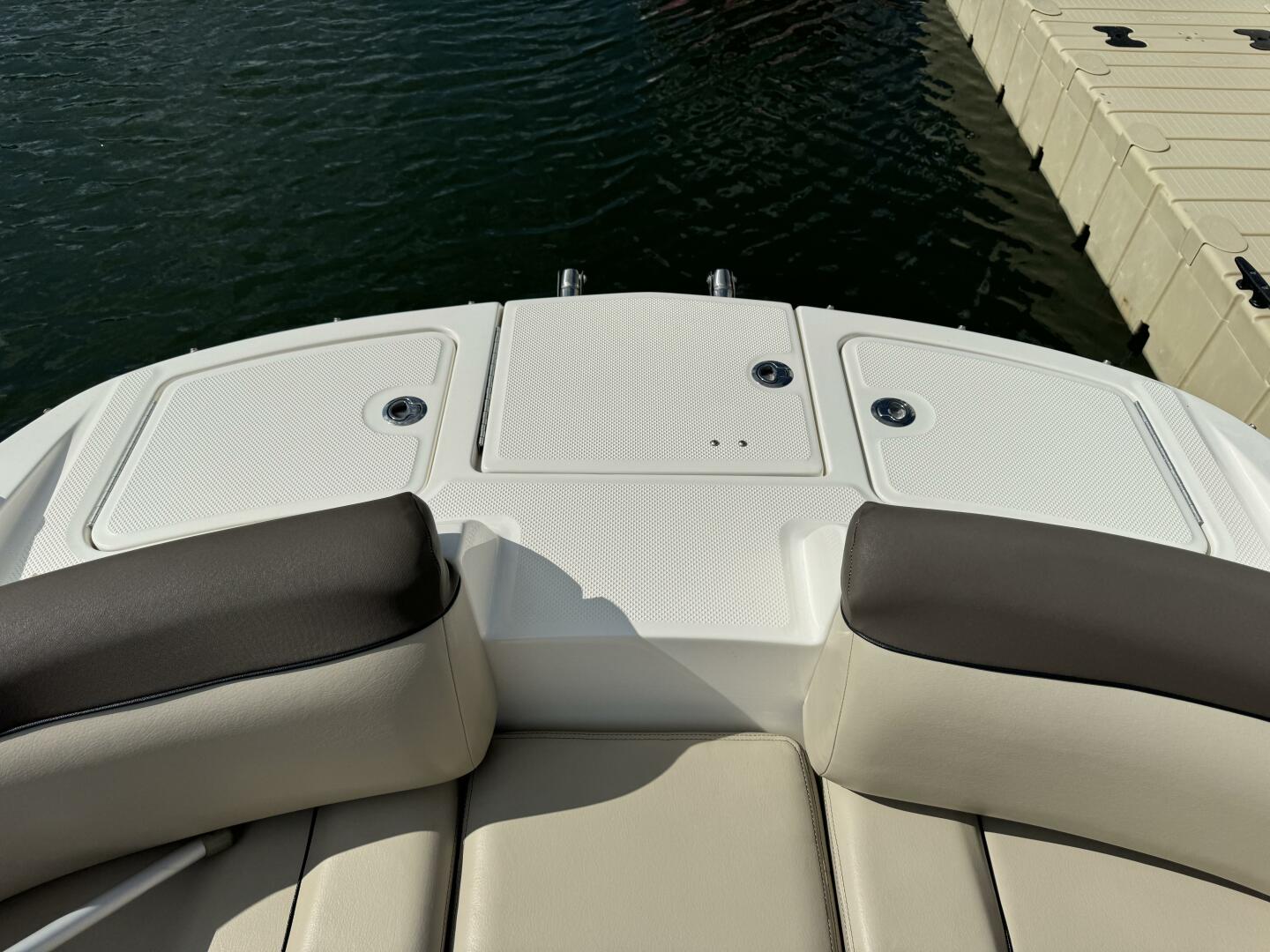 Slide: The Image of Bayliner 215 Deck Boat 2017 - 4725356