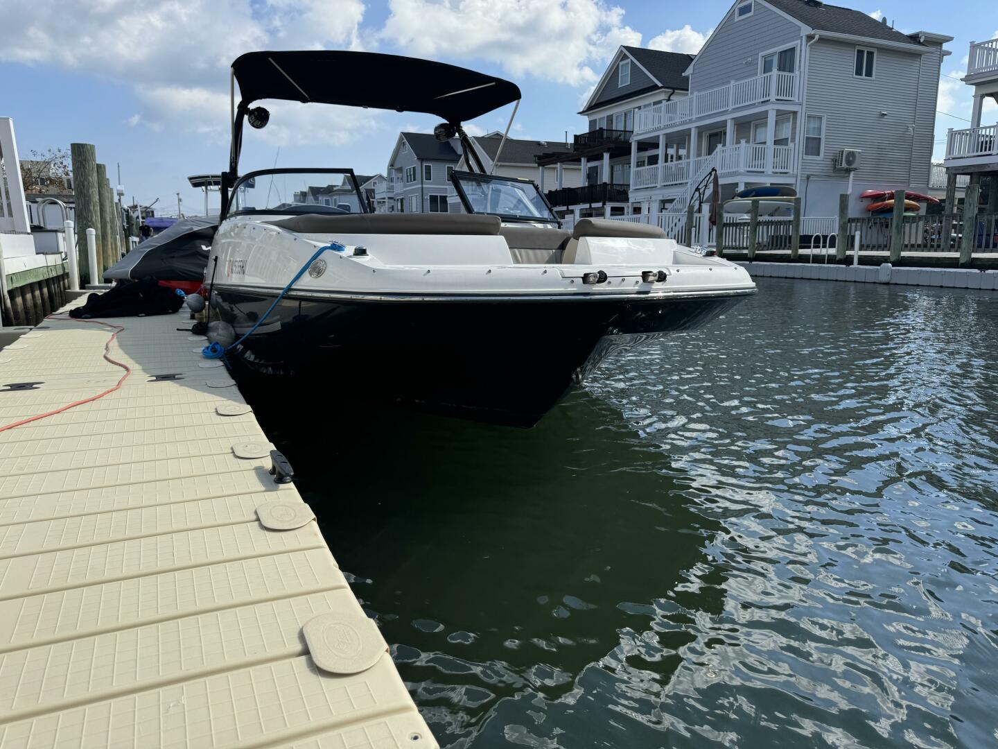 Slide: The Image of Bayliner 215 Deck Boat 2017 - 4725376