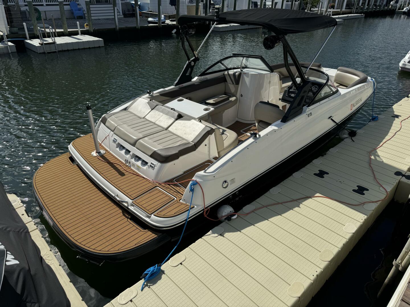 Slide: The Image of Bayliner 215 Deck Boat 2017 - 4725385