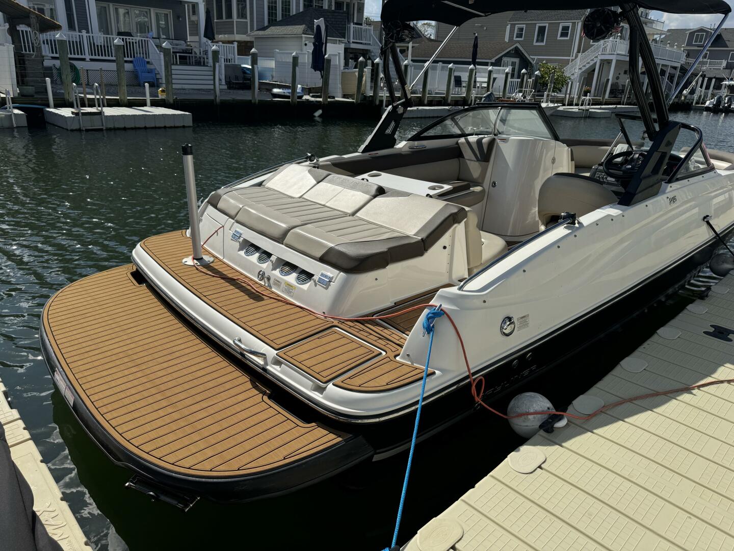 Slide: The Image of Bayliner 215 Deck Boat 2017 - 4725382