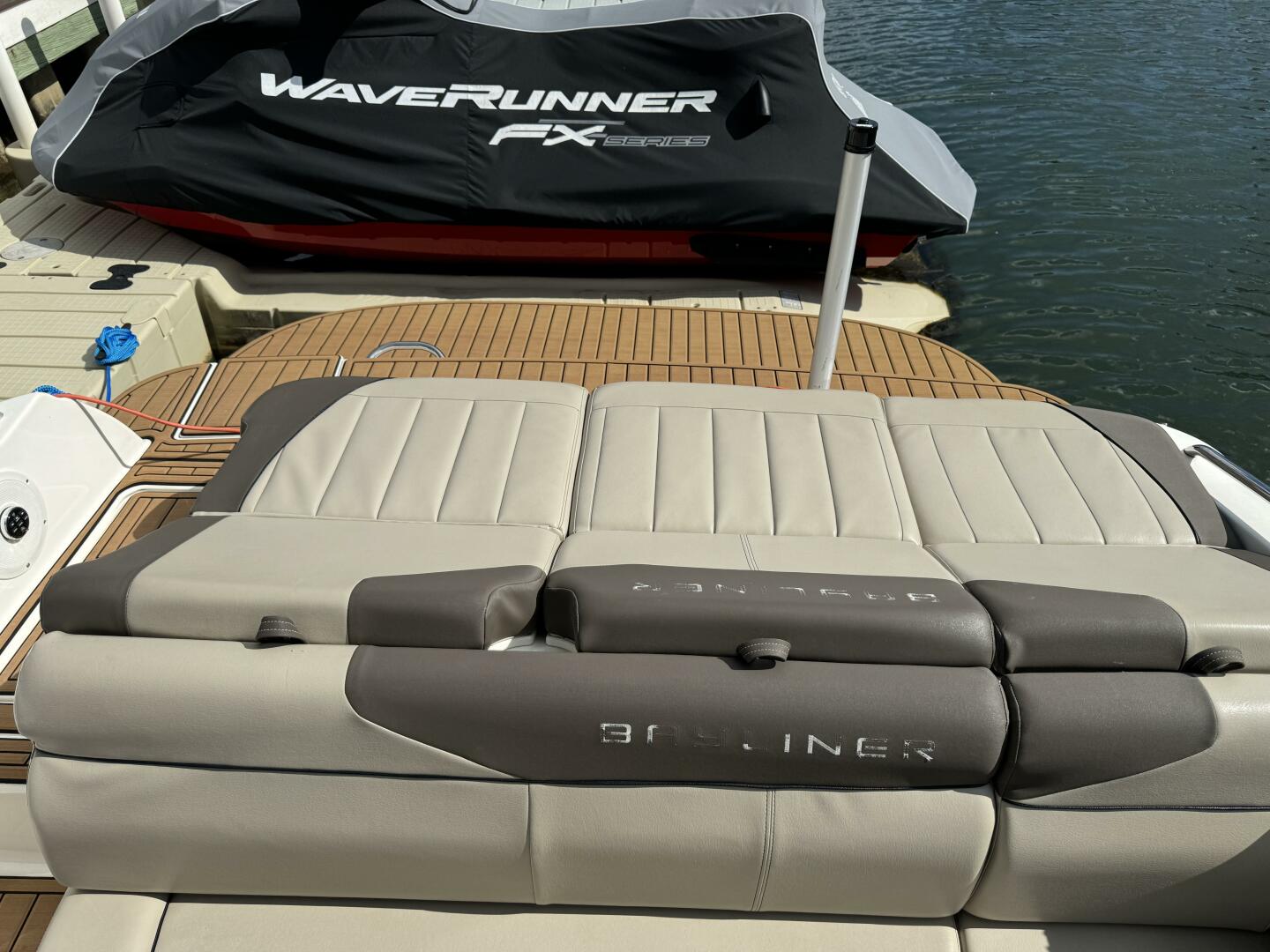 Slide: The Image of Bayliner 215 Deck Boat 2017 - 4725345