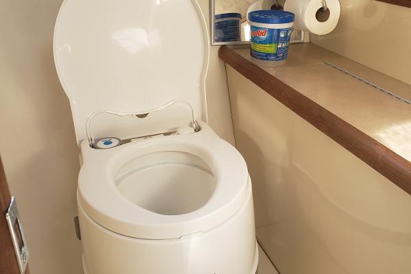 Slide: The Image of 1995 Bayliner 2355 Ciera Sunbridge boat bathroom with toilet and storage. - 19