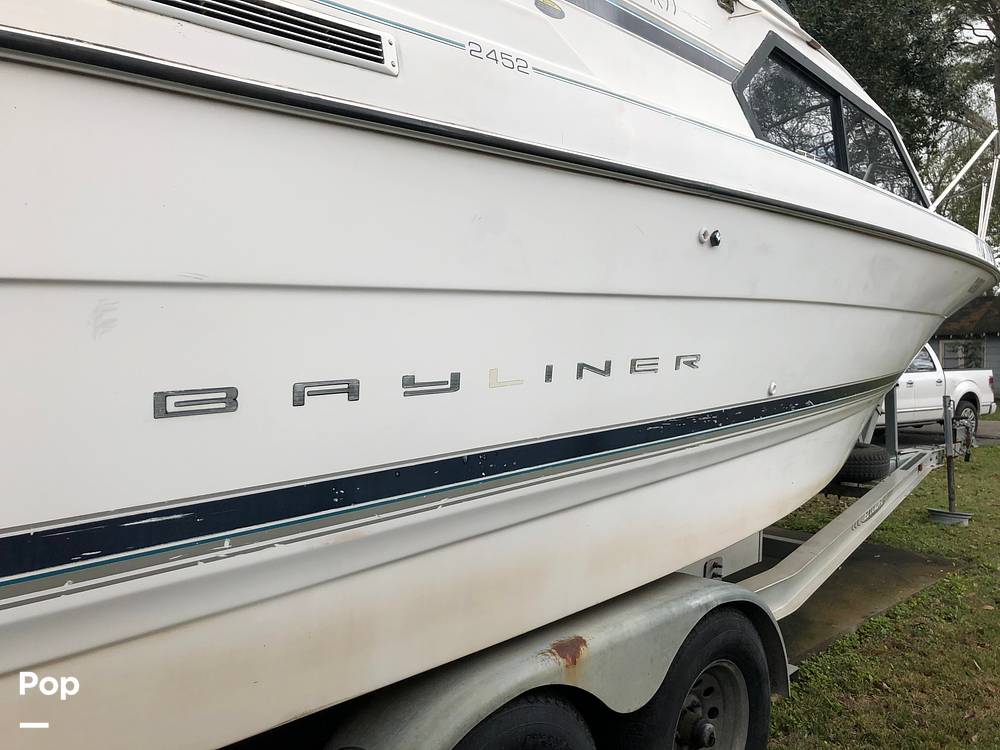 Slide: The Image of Bayliner 2452 Ciera Express 2000 - 67