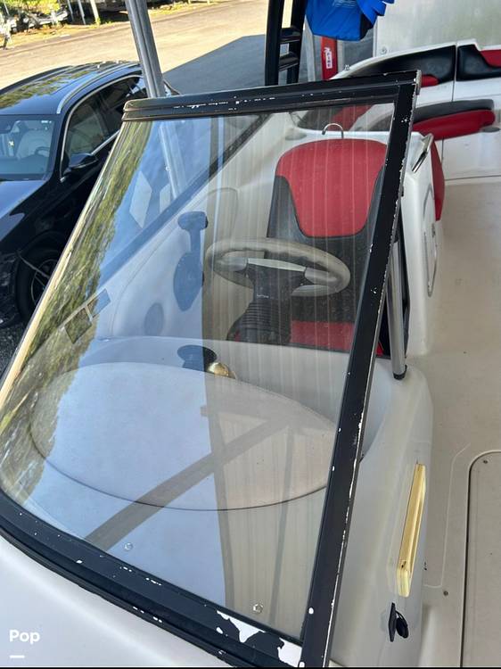 Slide: The Image of Bayliner 249 Sun Deck 2004 - 13013281