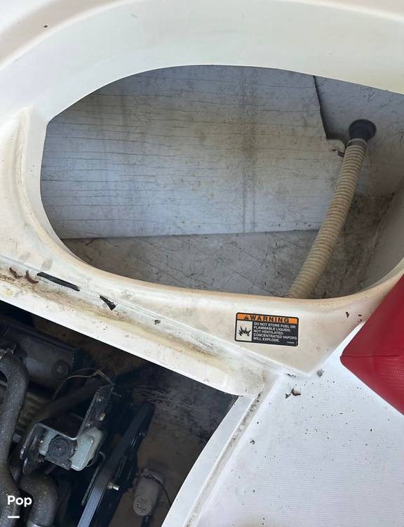 Slide: The Image of Bayliner 249 Sun Deck 2004 - 13013282