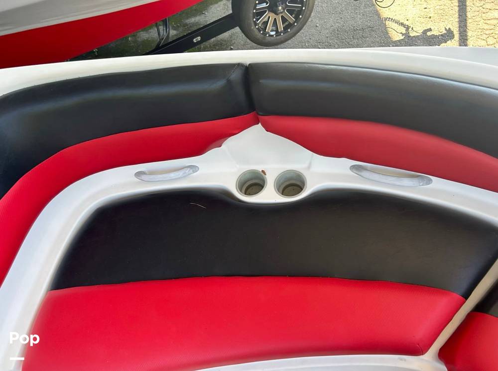 Slide: The Image of Bayliner 249 Sun Deck 2004 - 13013285