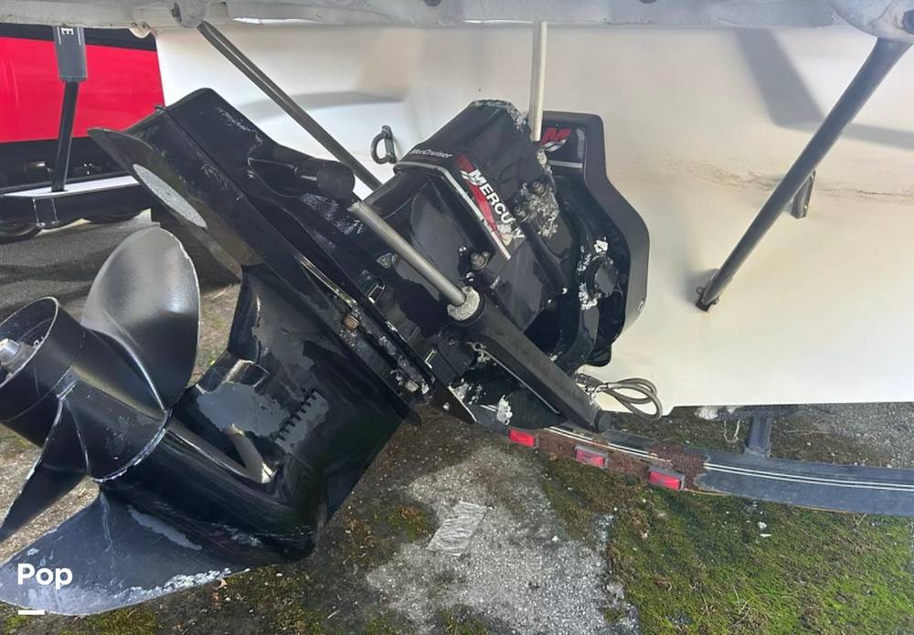 Slide: The Image of Bayliner 249 Sun Deck 2004 - 13013291