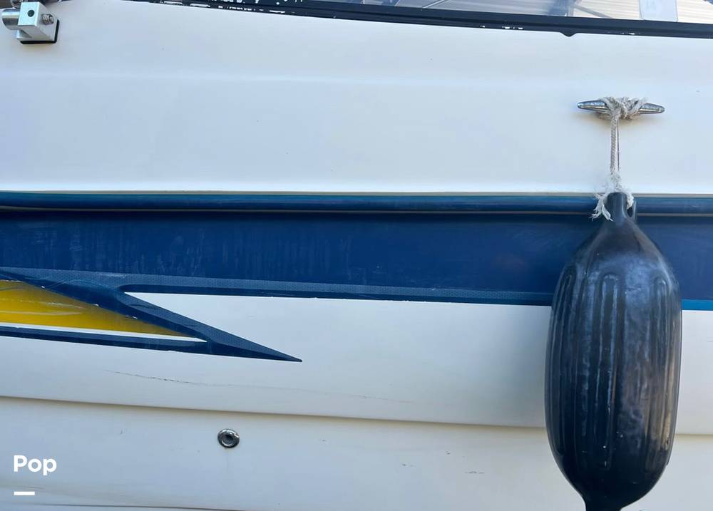Slide: The Image of Bayliner 249 Sun Deck 2004 - 13013292