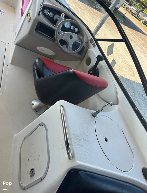 Slide: The Image of Bayliner 249 Sun Deck 2004 - 13013275