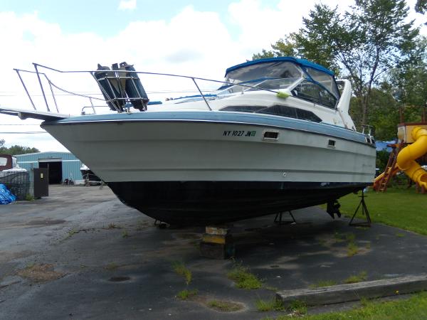 Slide: The Image of 1988 Bayliner 2655 Ciera Sunbridge boat on dry dock, front view. - 2