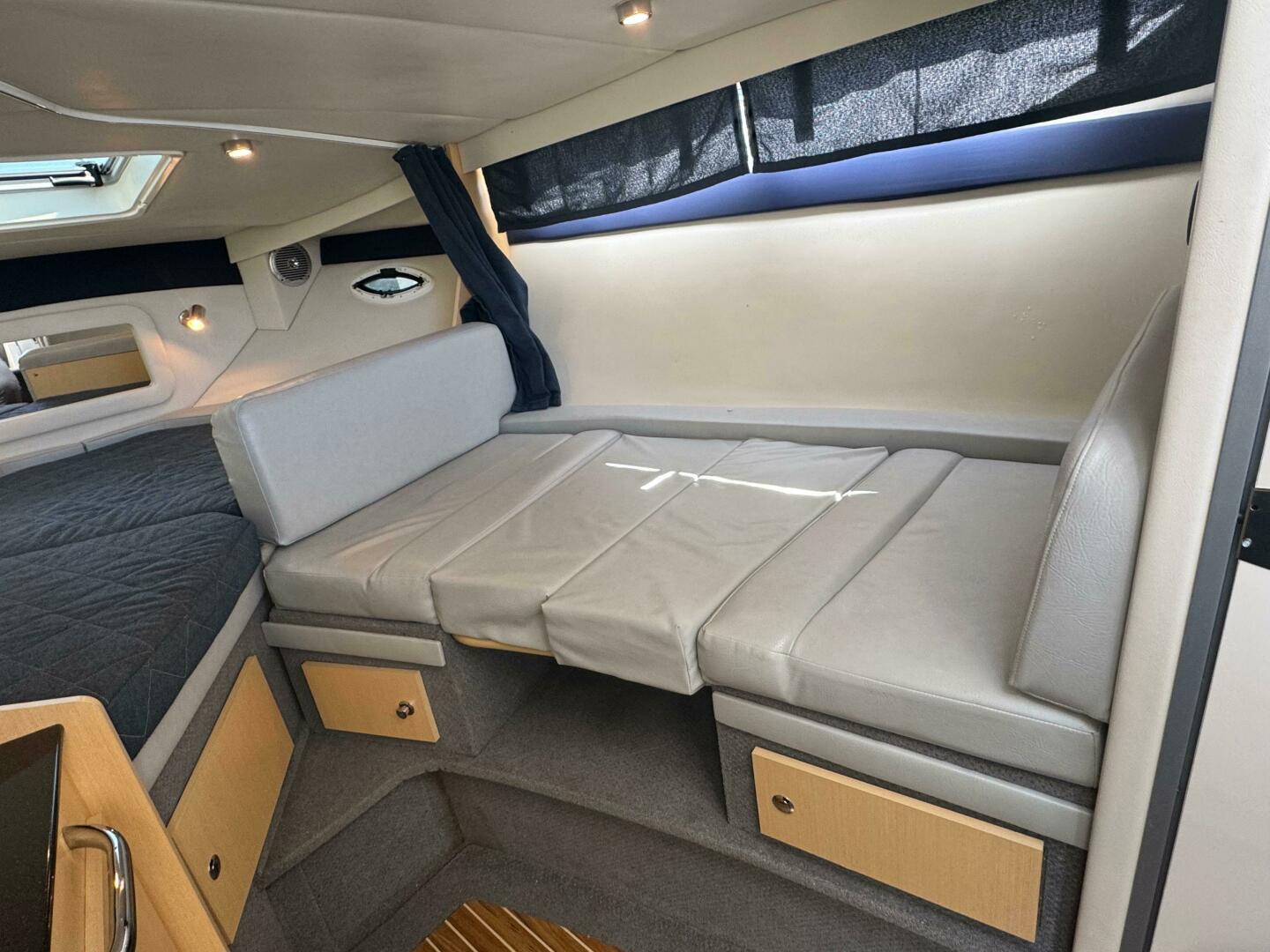 Slide: The Image of Bayliner 285 Cruiser 2011 - 5340236