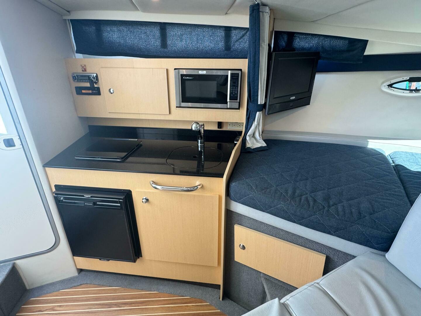 Slide: The Image of Bayliner 285 Cruiser 2011 - 5340237